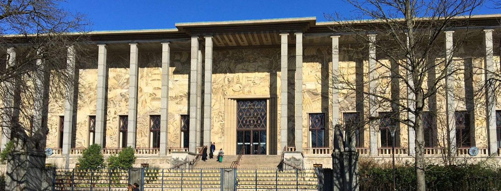 Façade du Palais de la Porte Dorée à Paris, qui abrite l’Aquarium tropical