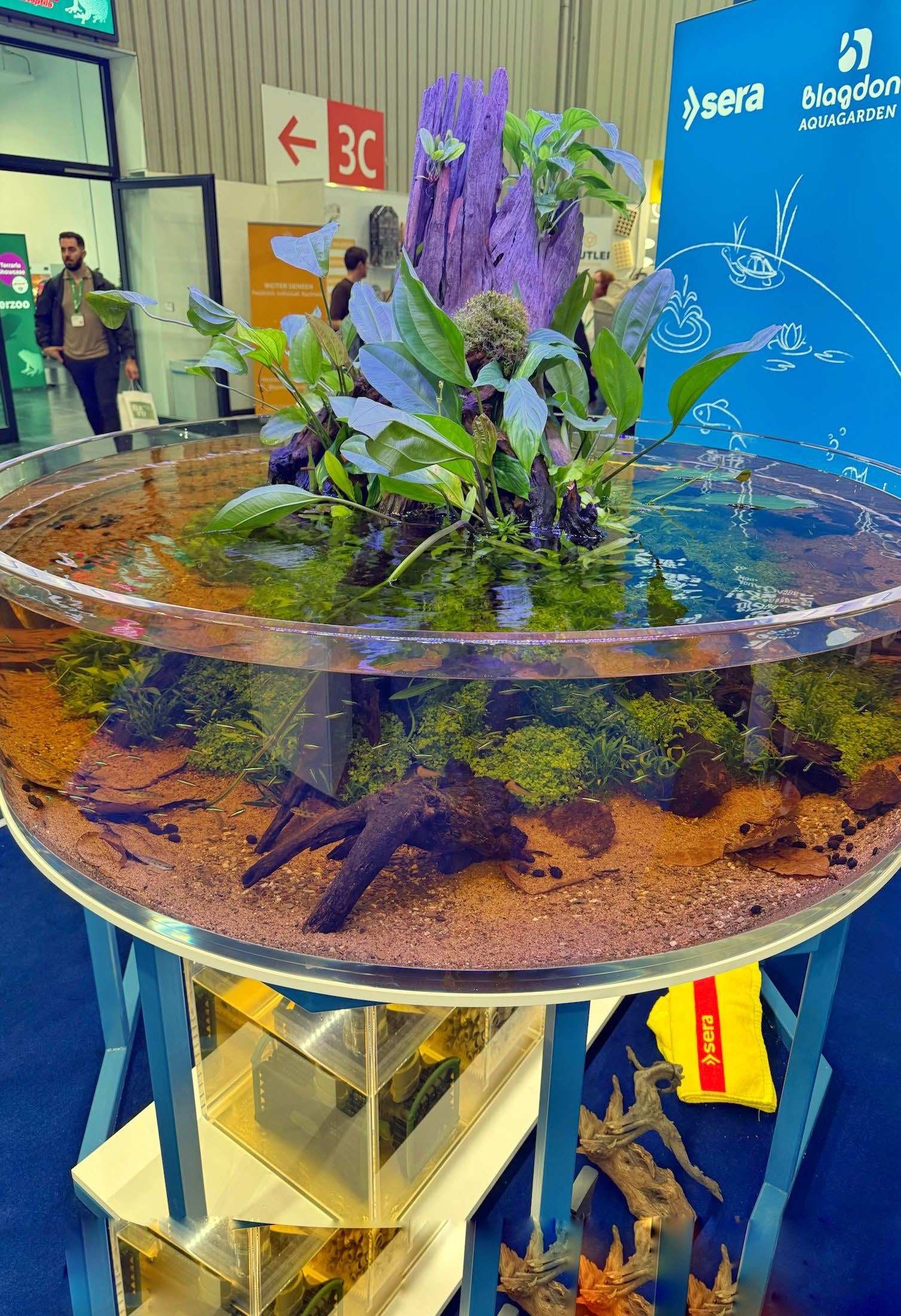 Bac aquascapé rond présenté au salon Interzoo 2026 à Nuremberg