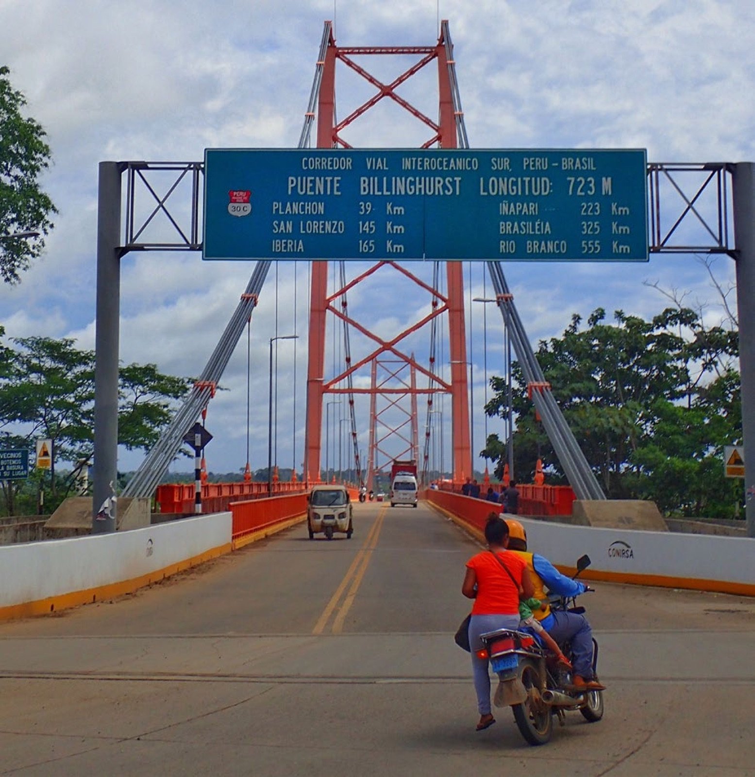 Pont franchissant le Rio Madré de Dios à Puerto Maldonado, Pérou