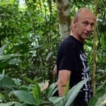 Végétation dense de la forêt amazonienne sur le chemin du Rio Chumbyacu