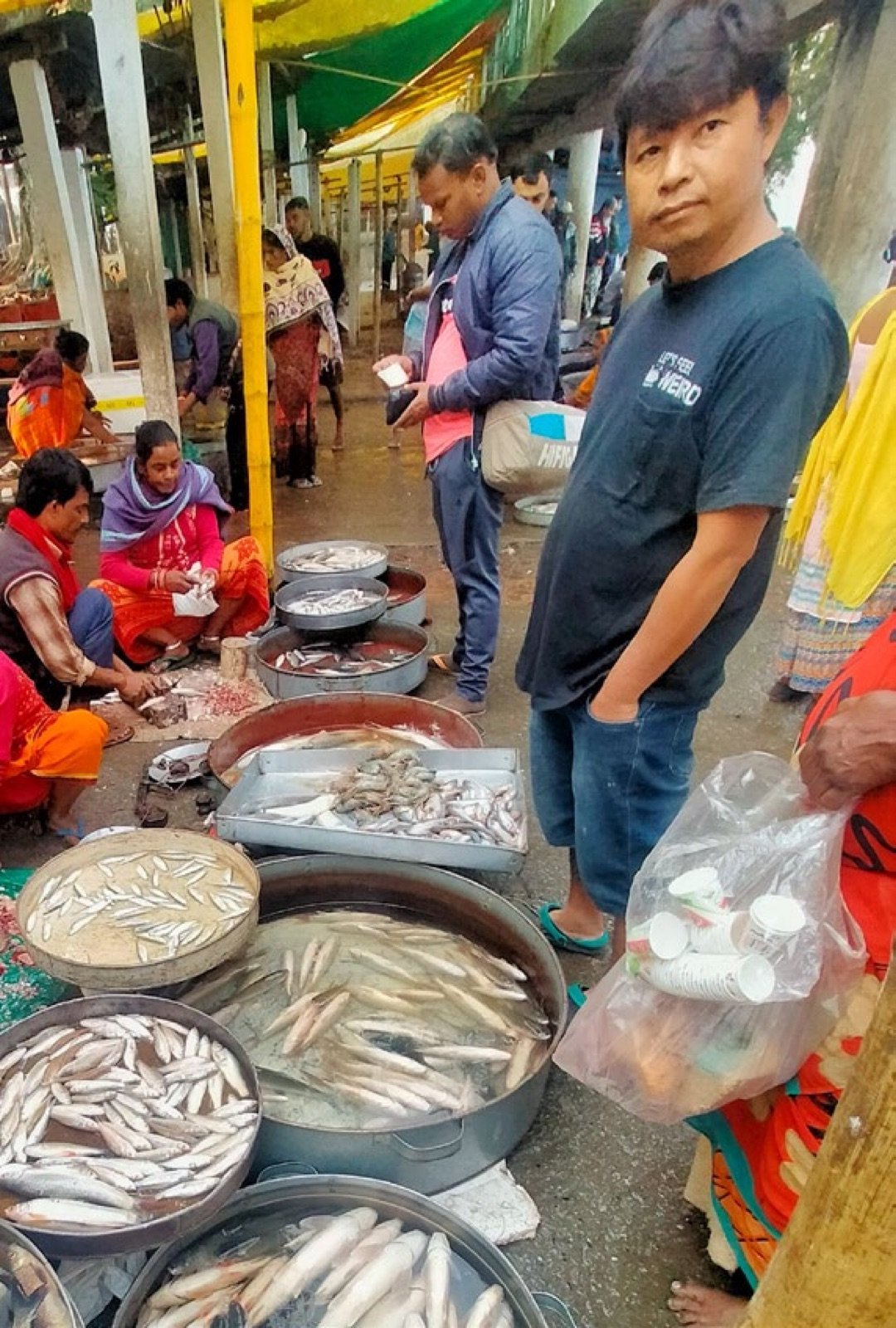Étal d'un marché aux poissons en Inde du nord