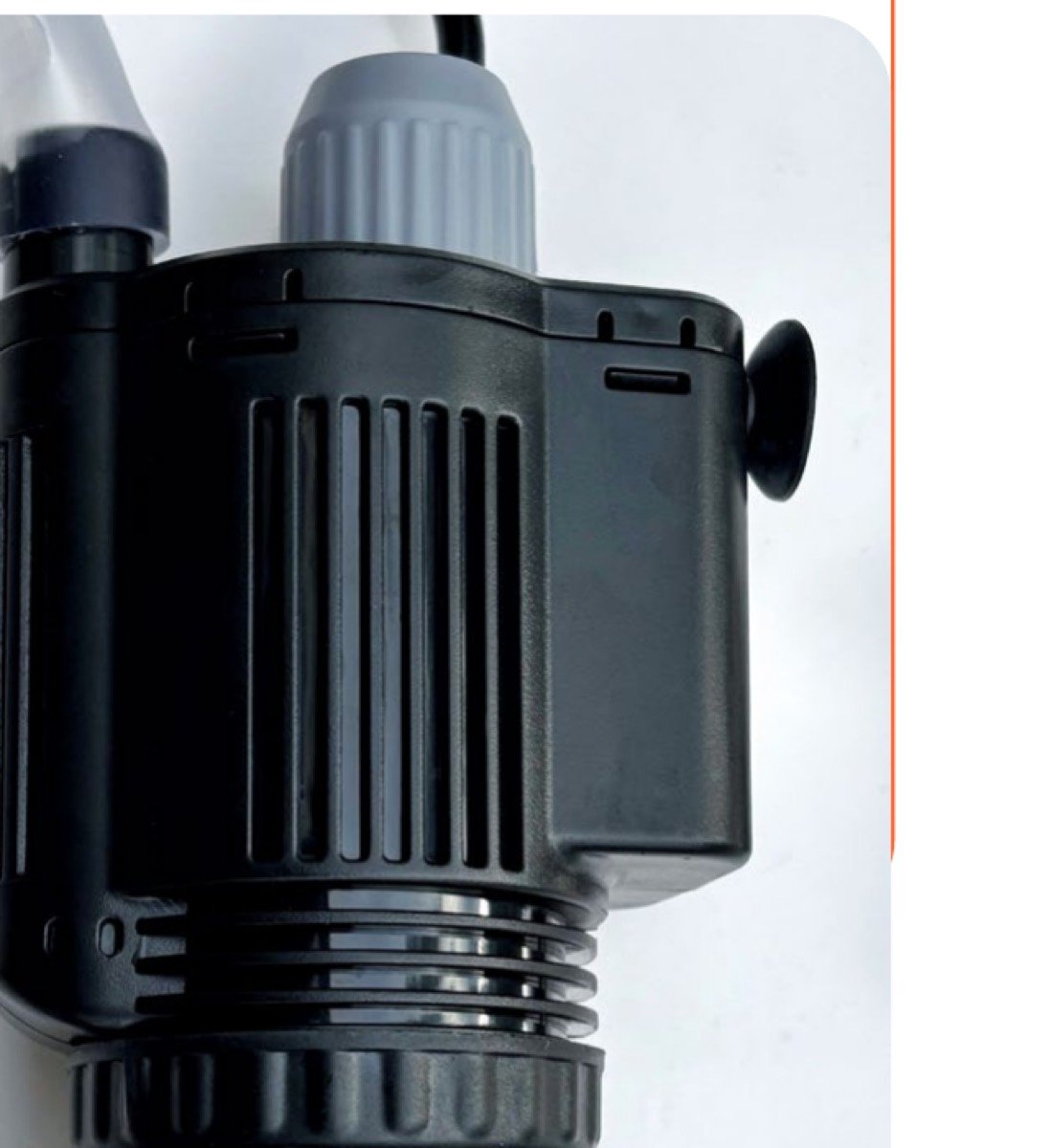 Gros plan sur le corps moteur de la Terra Pump et sa crépine