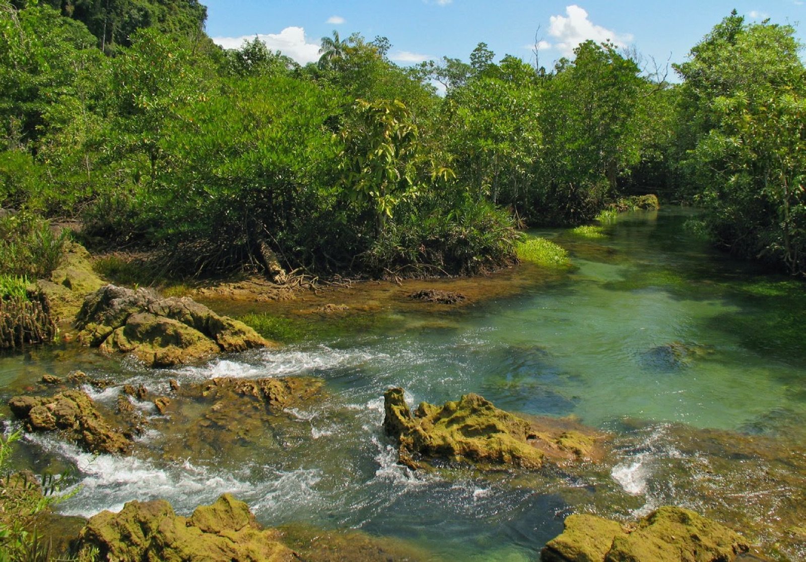 Petite cascade sur la rivière Tha Pom
